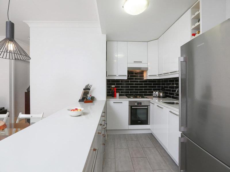 Home Buyer in Chippendale, Sydney - Kitchen