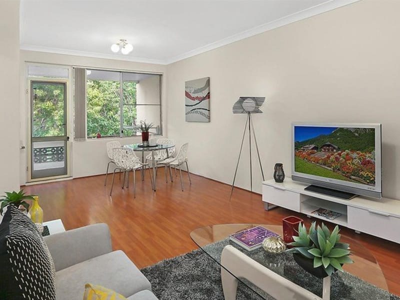 carlton home buyers-living room