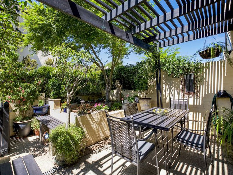 glebe property buyers agent-courtyard